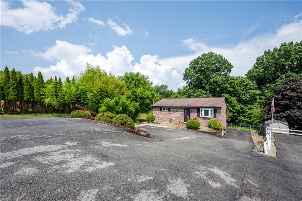 327 Beech Road Pittsburgh, PA 15239 - Photo 6 of 48