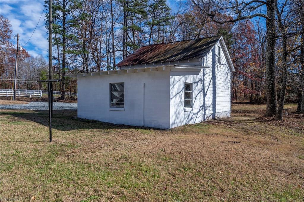 886 Thomas Road Lexington, NC 27295 - Photo 40 of 43 Gallery Image 40