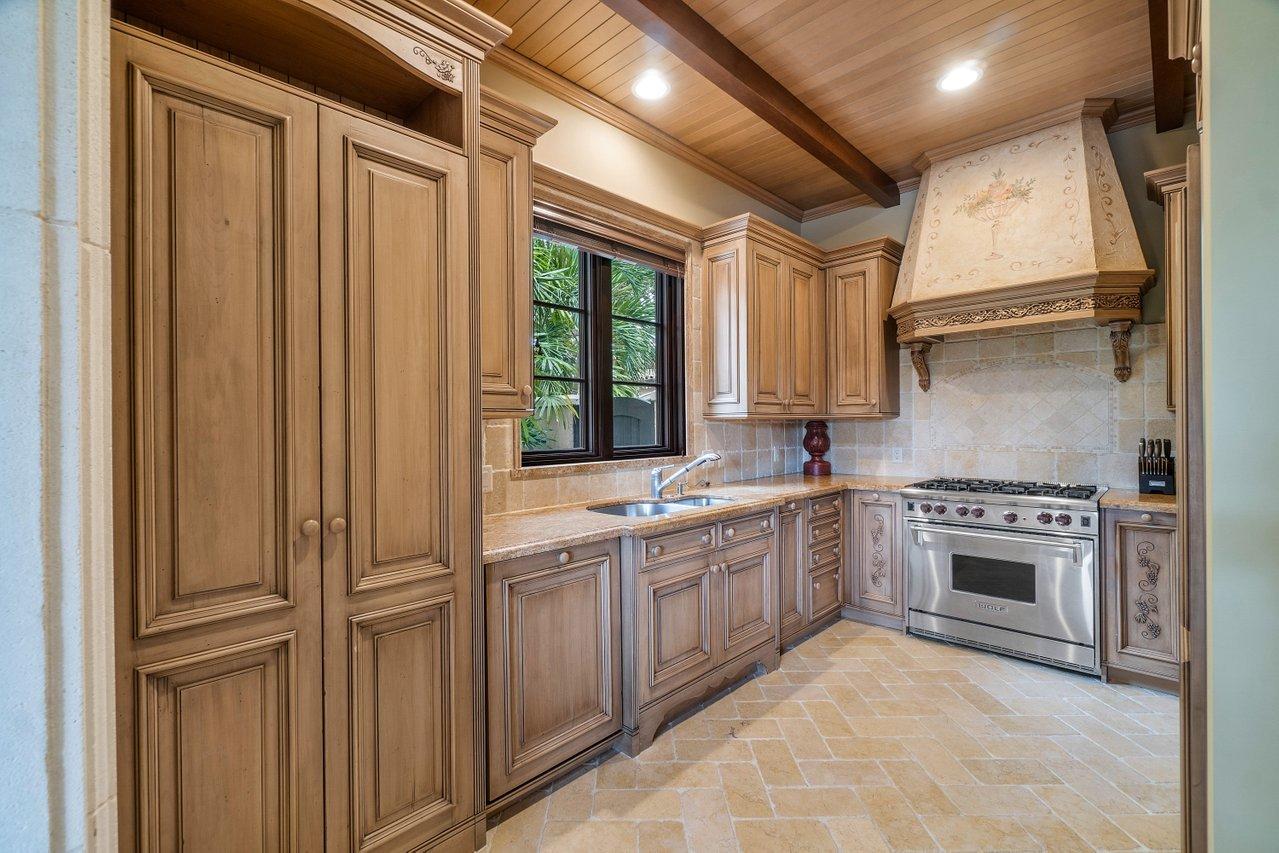 304 Villa Drive Jupiter, FL 33477 - Photo 11 of 48 013-304VillaDrive-Jupiter-FL-33477-SMALL