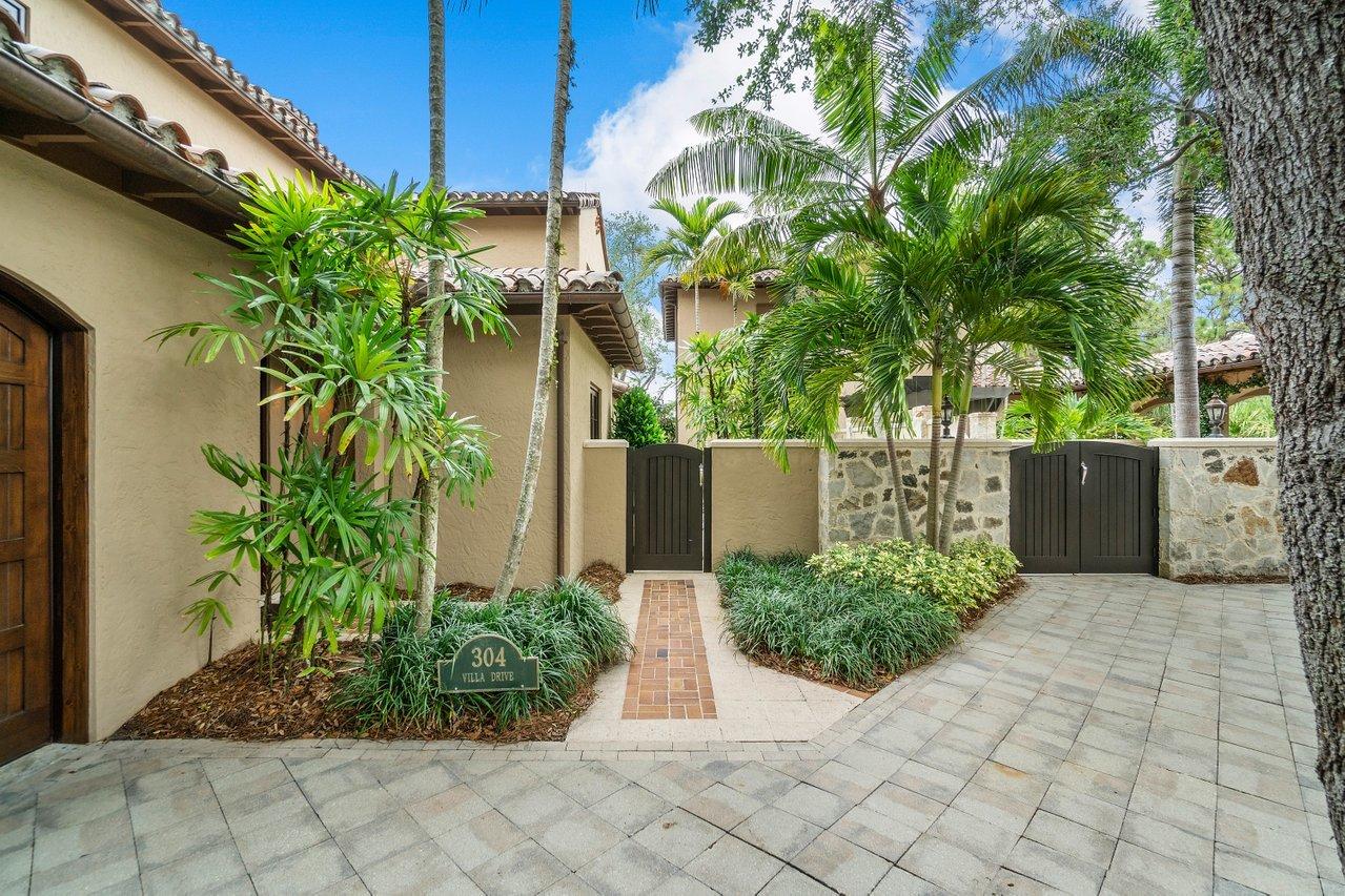 304 Villa Drive Jupiter, FL 33477 - Photo 4 of 48 002-304VillaDrive-Jupiter-FL-33477-SMALL
