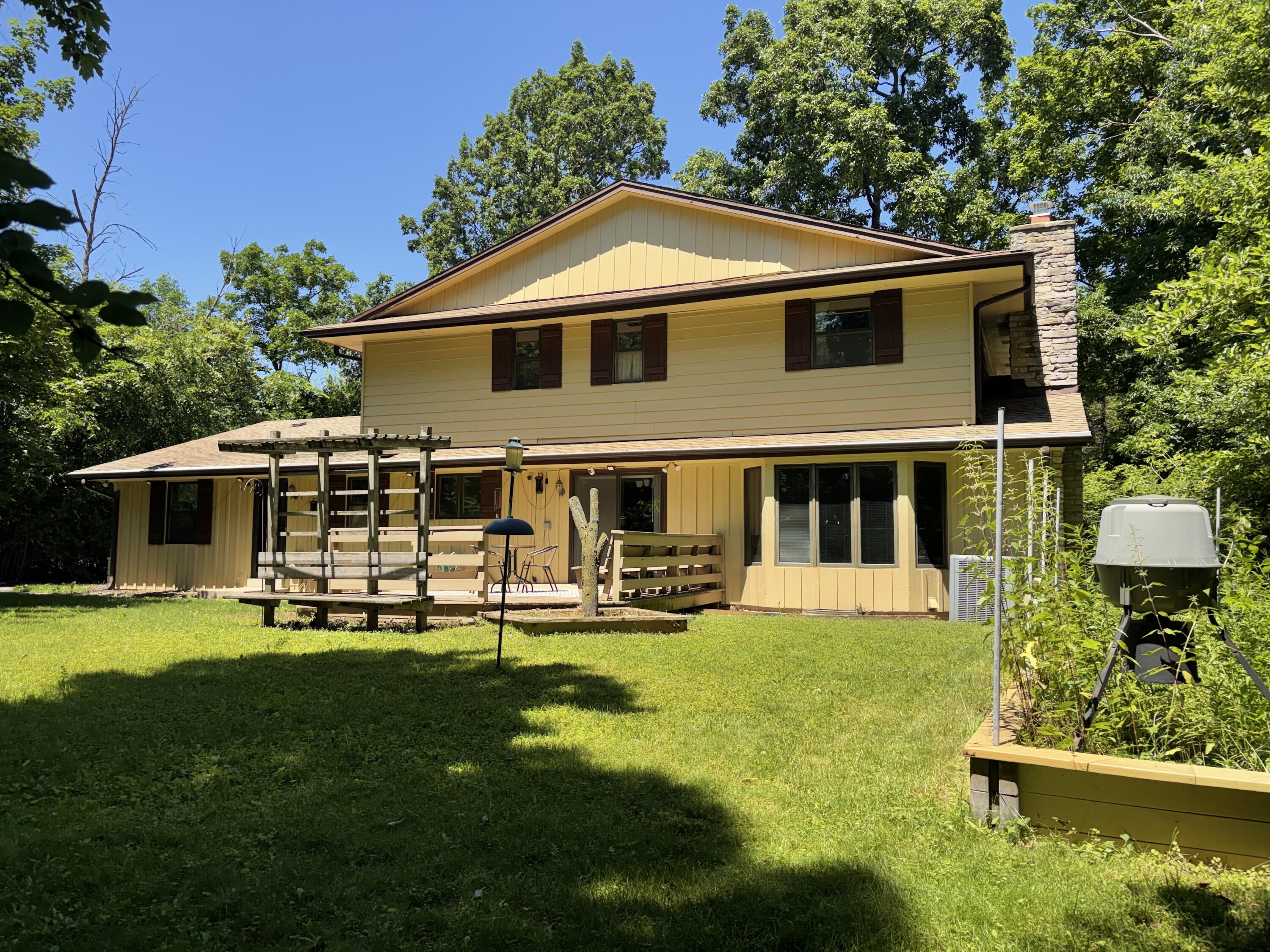 12785 West Bobwood Road New Berlin, WI 53151 - Photo 34 of 39 Garden and Trellis and Deck