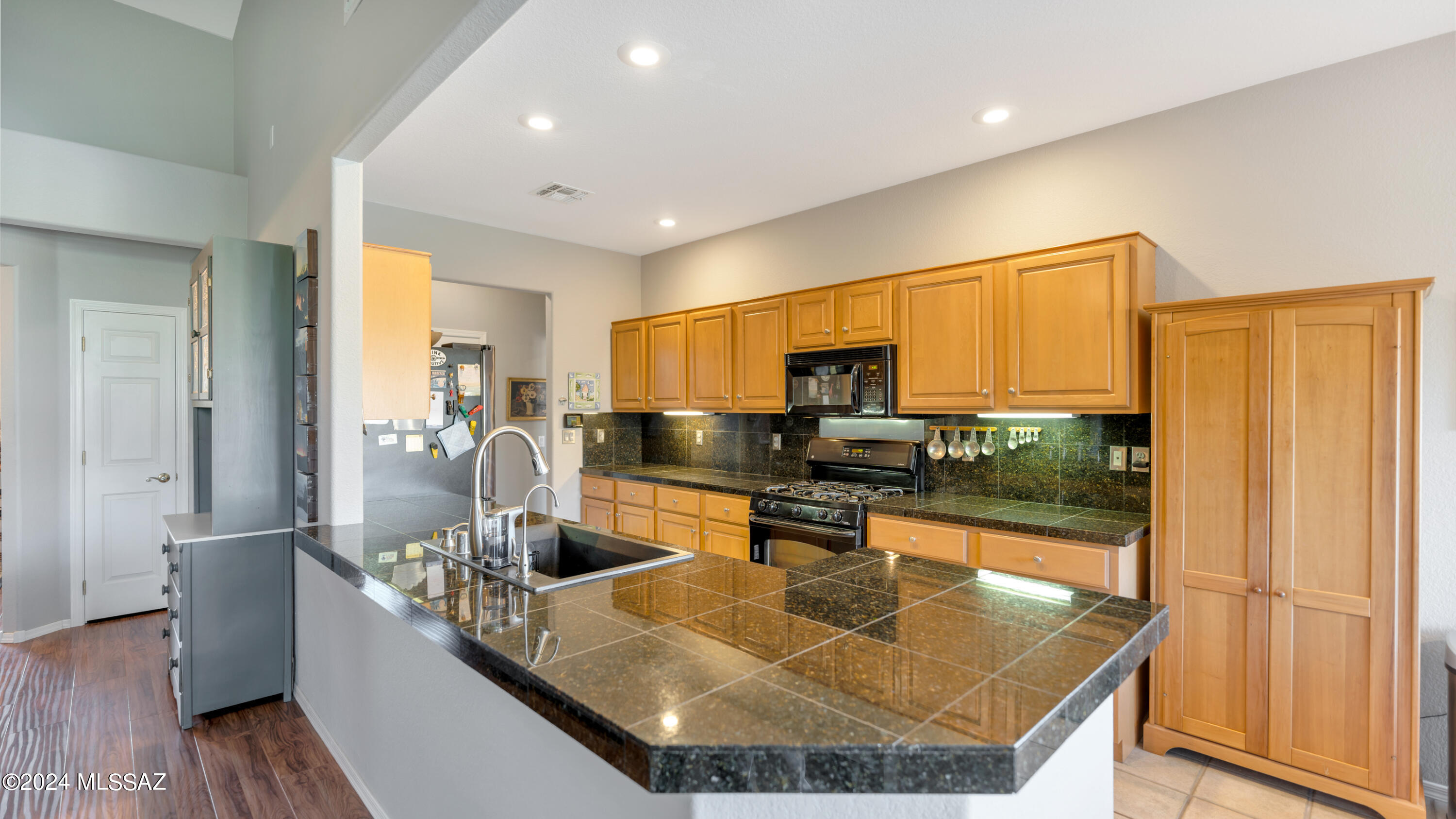 662 Bridal Veil Falls Road Tucson, AZ 85755 - Photo 15 of 40