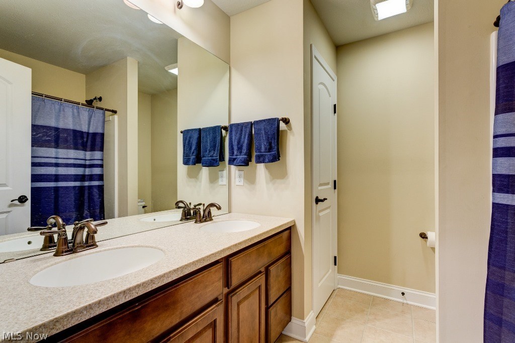 7505 Mystic Ridge Road Chagrin Falls, OH 44023 - Photo 23 of 34 Full Bath