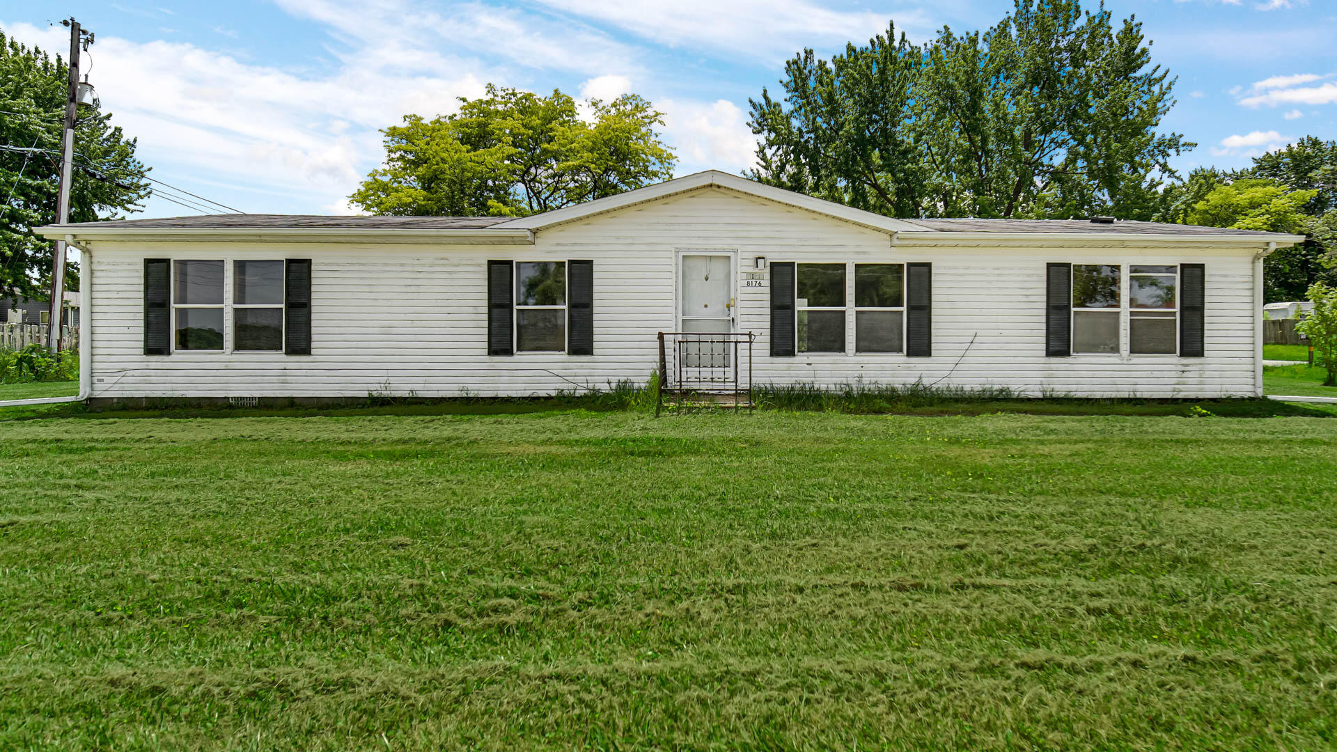 8176 West Pahs Road Michigan City, IN 46360 - Photo 2 of 21 1920x1080