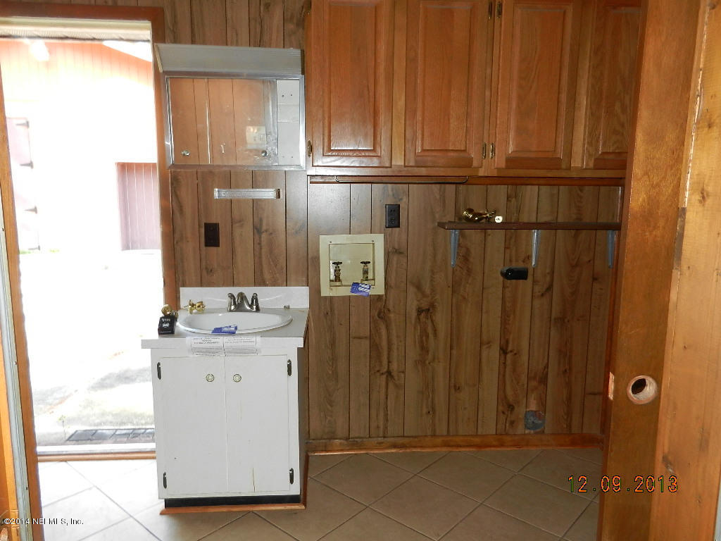10232 Crystal Springs Road Jacksonville, FL 32221 - Photo 13 of 26 Laundry