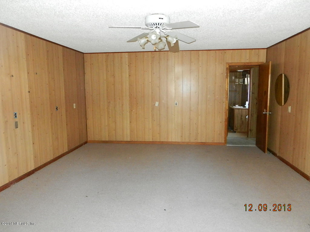 10232 Crystal Springs Road Jacksonville, FL 32221 - Photo 16 of 26 garage interior