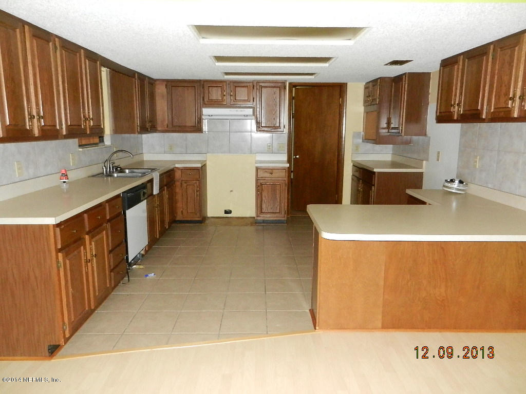 10232 Crystal Springs Road Jacksonville, FL 32221 - Photo 6 of 26 Kitchen