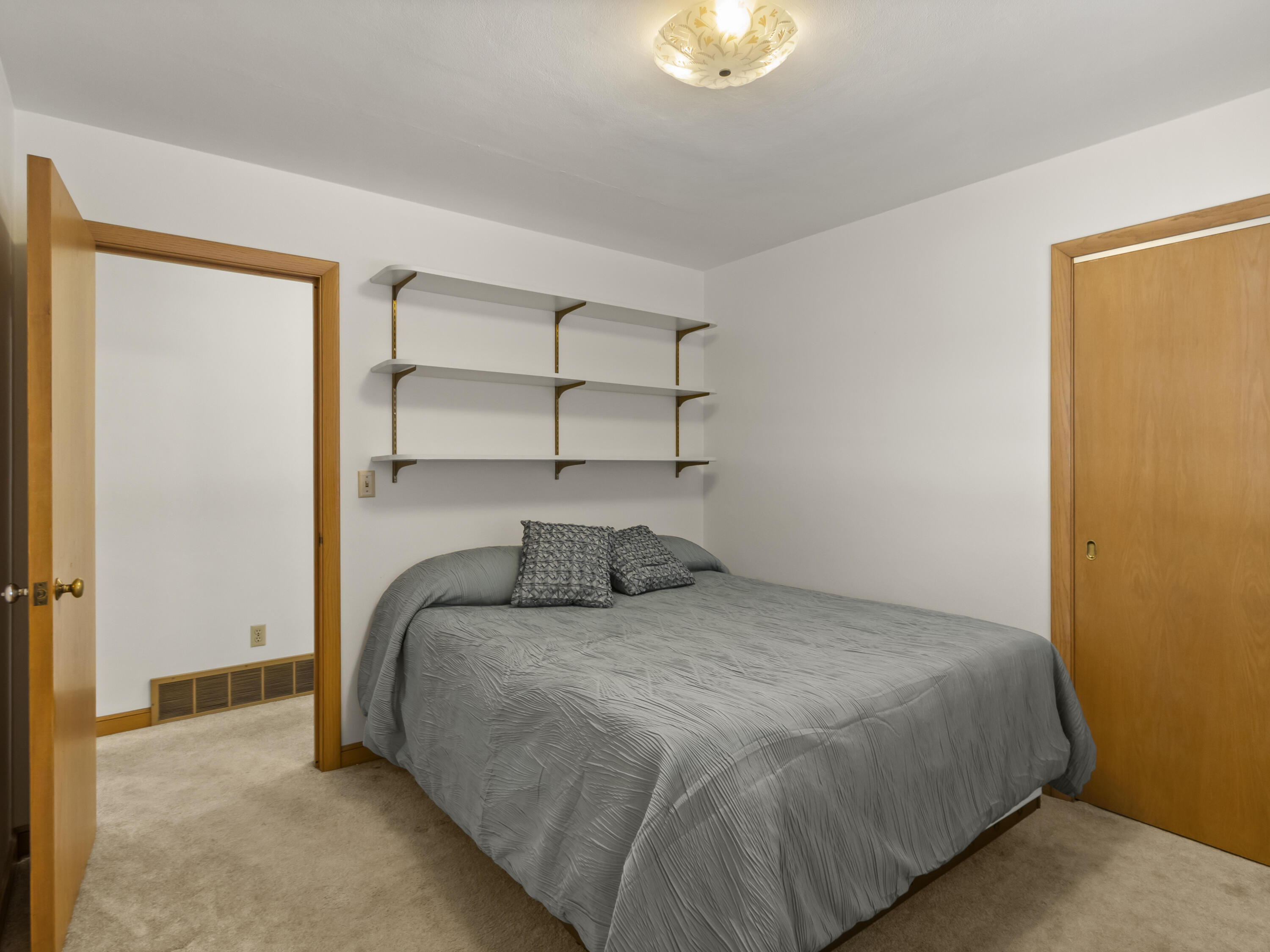 5701 West Stack Drive Milwaukee, WI 53219 - Photo 11 of 43 IMG_3108