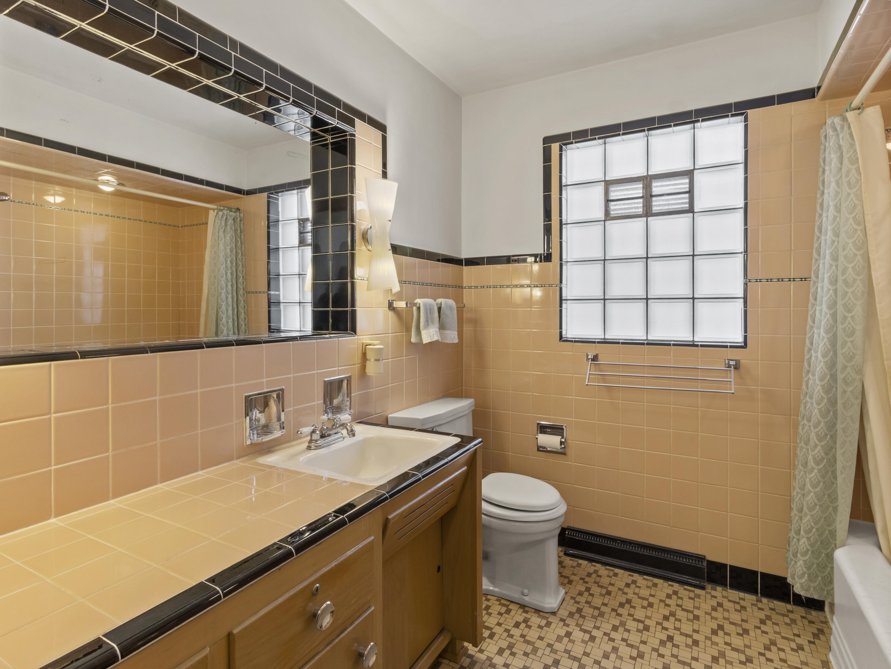 5701 West Stack Drive Milwaukee, WI 53219 - Photo 16 of 43 IMG_3120