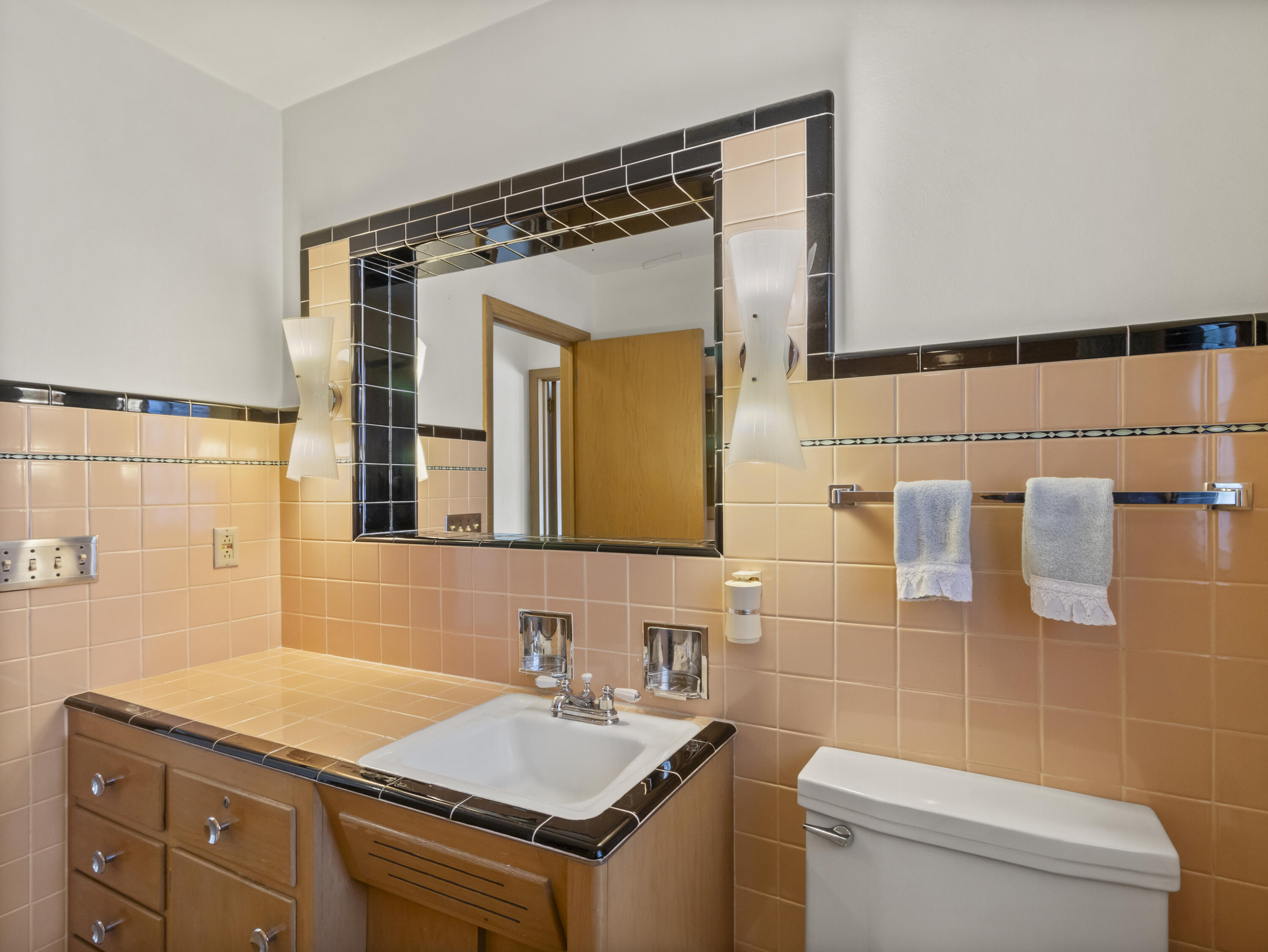 5701 West Stack Drive Milwaukee, WI 53219 - Photo 17 of 43 IMG_3123