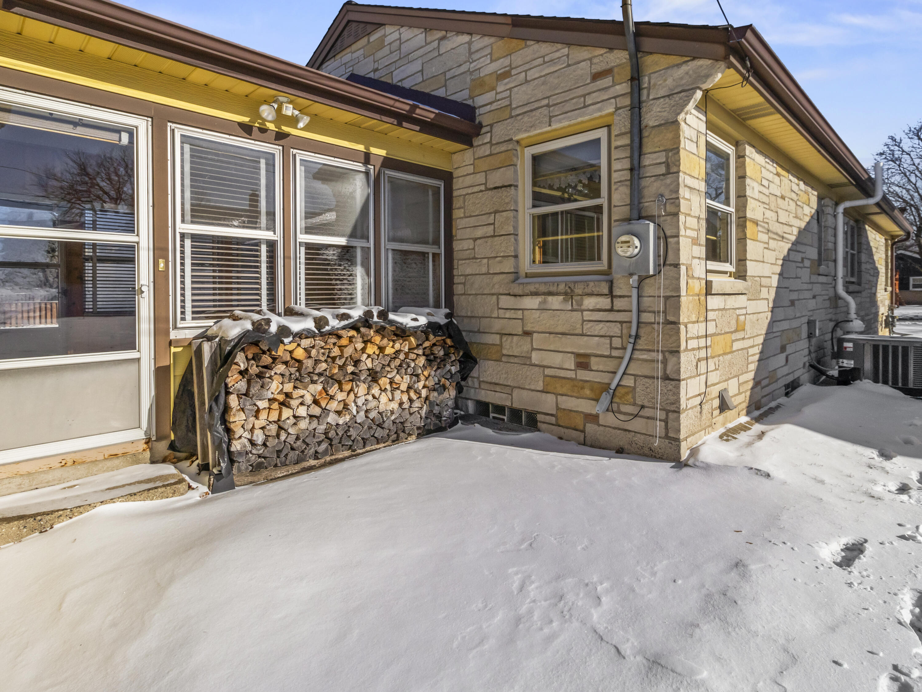 5701 West Stack Drive Milwaukee, WI 53219 - Photo 24 of 43 IMG_3179