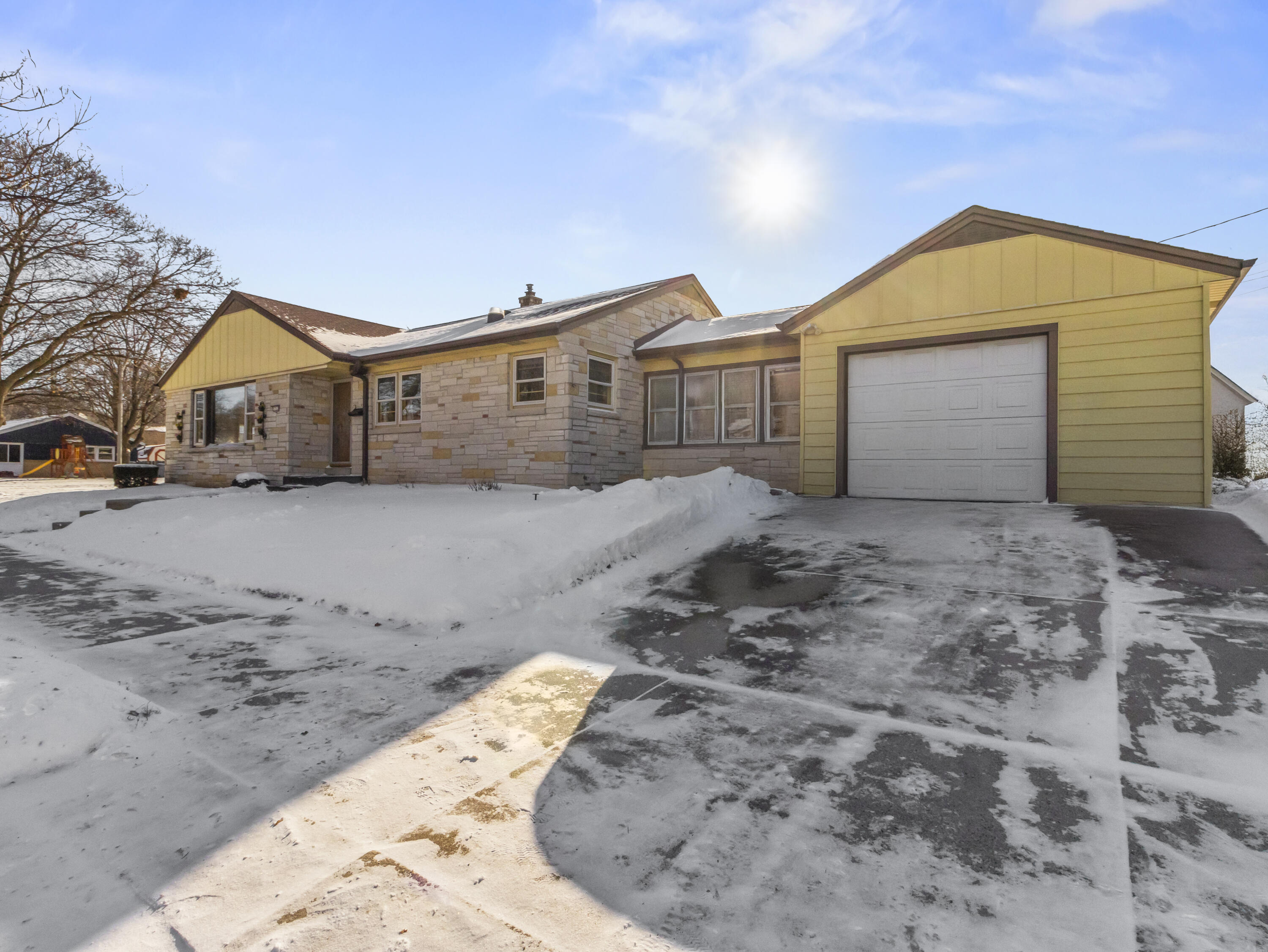 5701 West Stack Drive Milwaukee, WI 53219 - Photo 28 of 43 IMG_3188