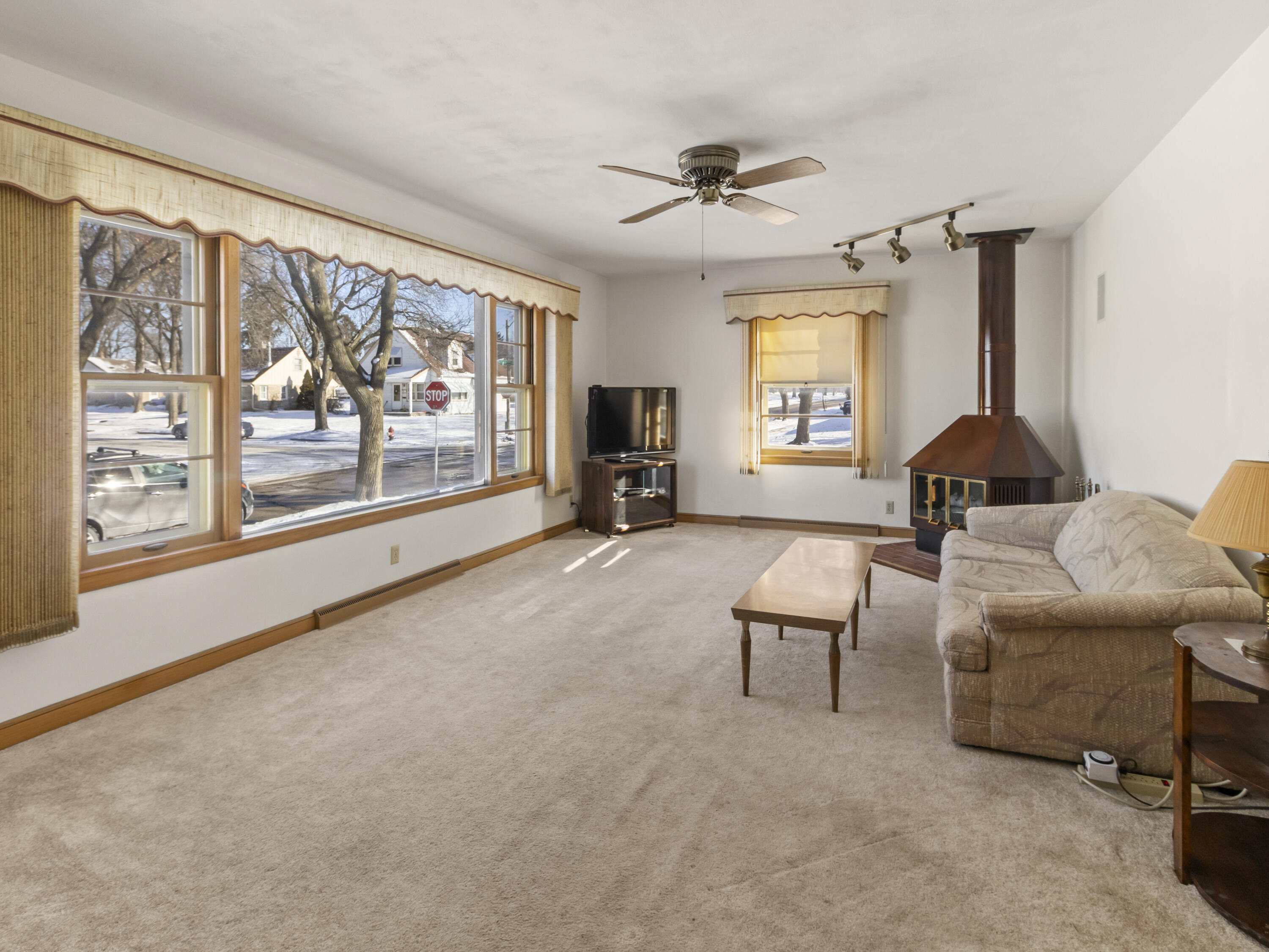 5701 West Stack Drive Milwaukee, WI 53219 - Photo 3 of 43 IMG_3081