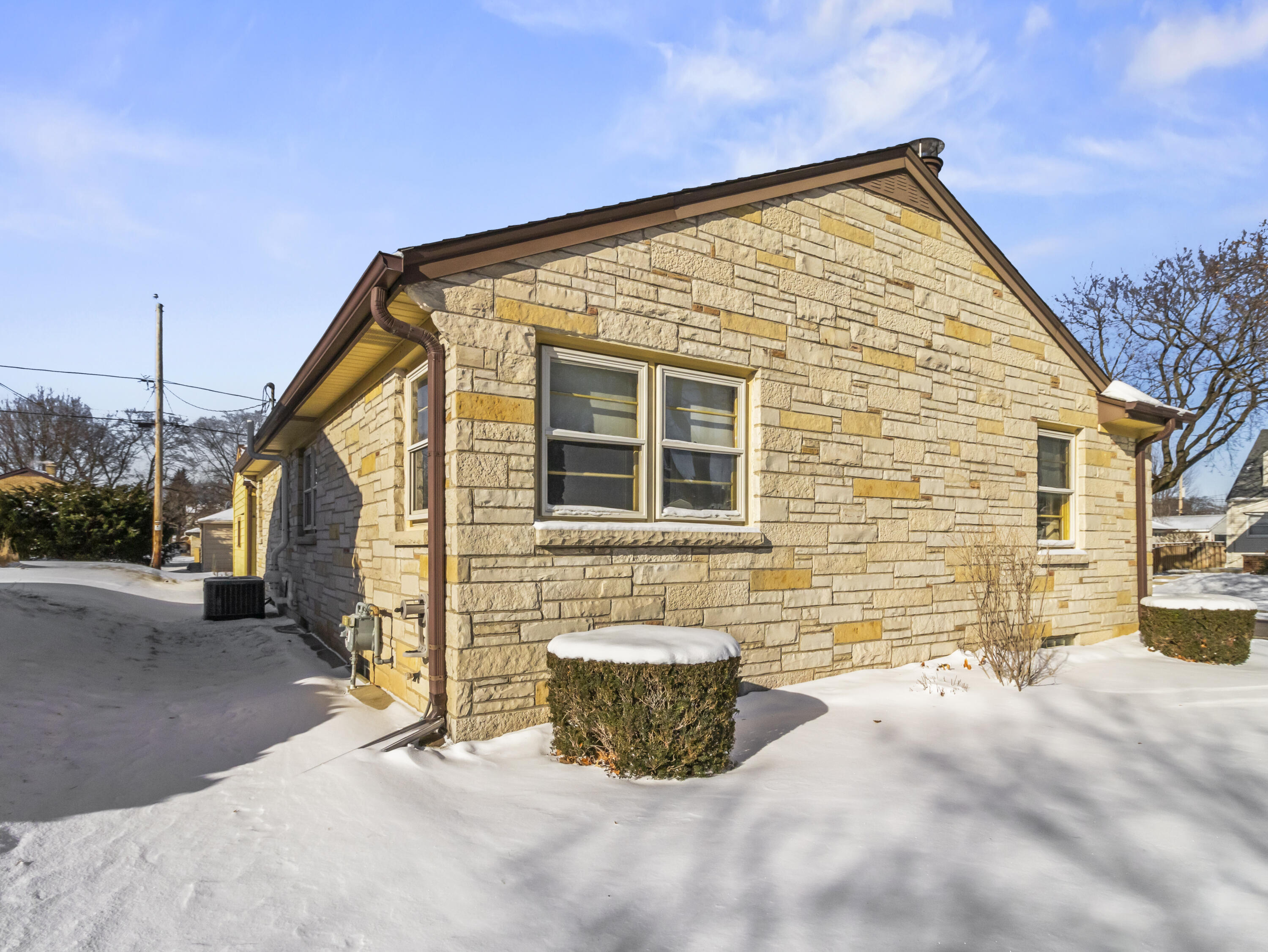 5701 West Stack Drive Milwaukee, WI 53219 - Photo 31 of 43 IMG_3173