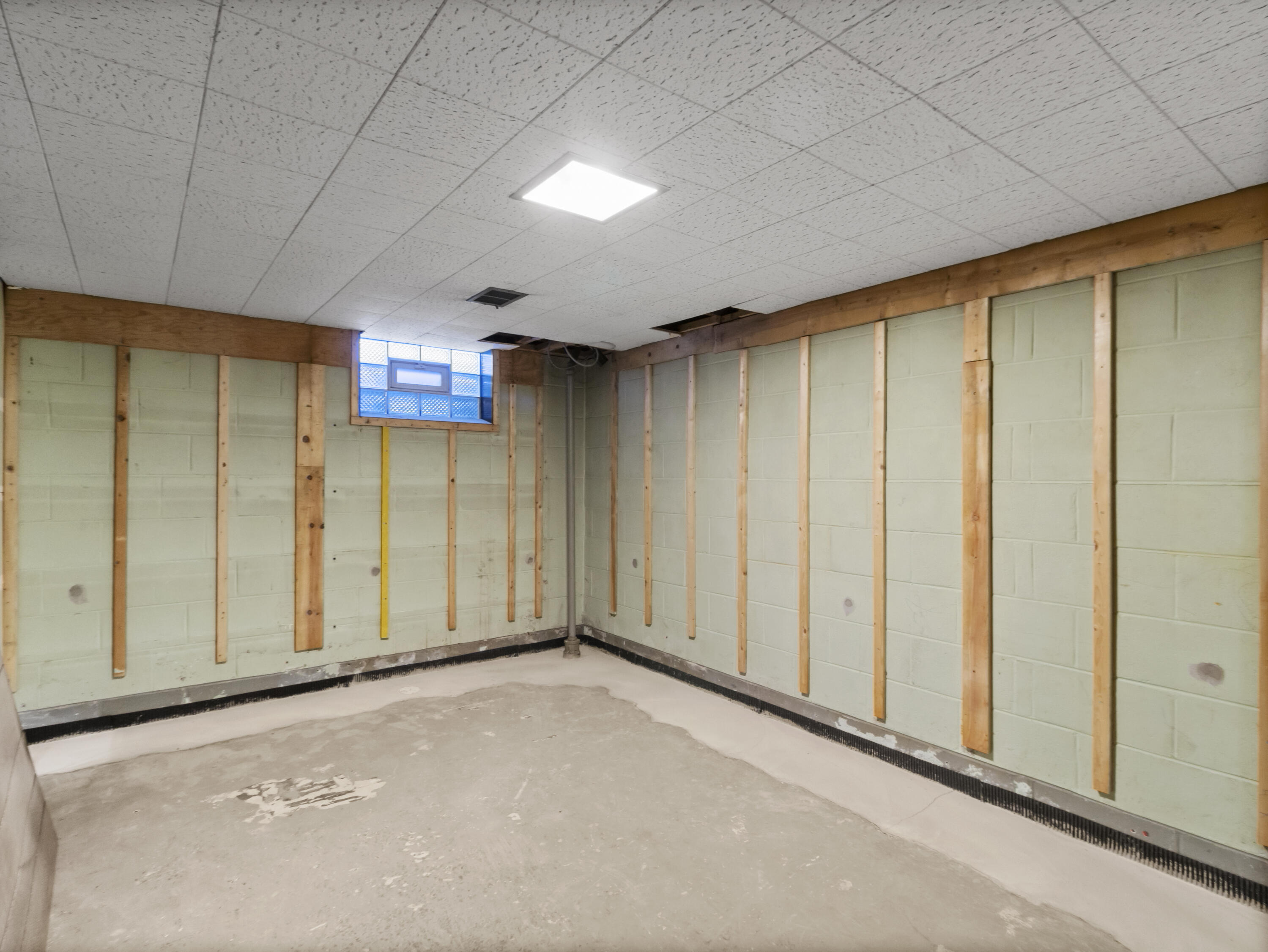 5701 West Stack Drive Milwaukee, WI 53219 - Photo 40 of 43 IMG_3151