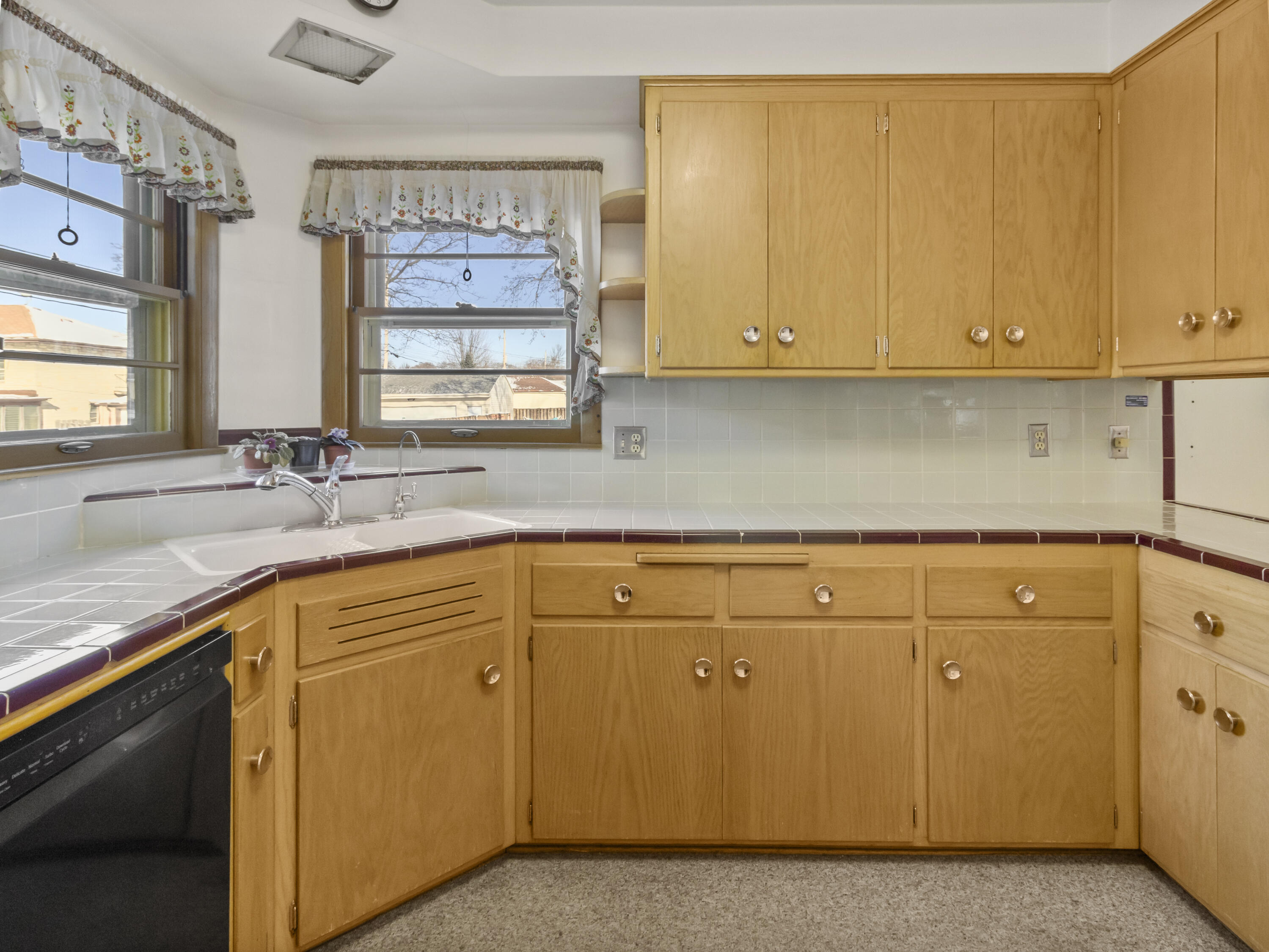 5701 West Stack Drive Milwaukee, WI 53219 - Photo 8 of 43 IMG_3078