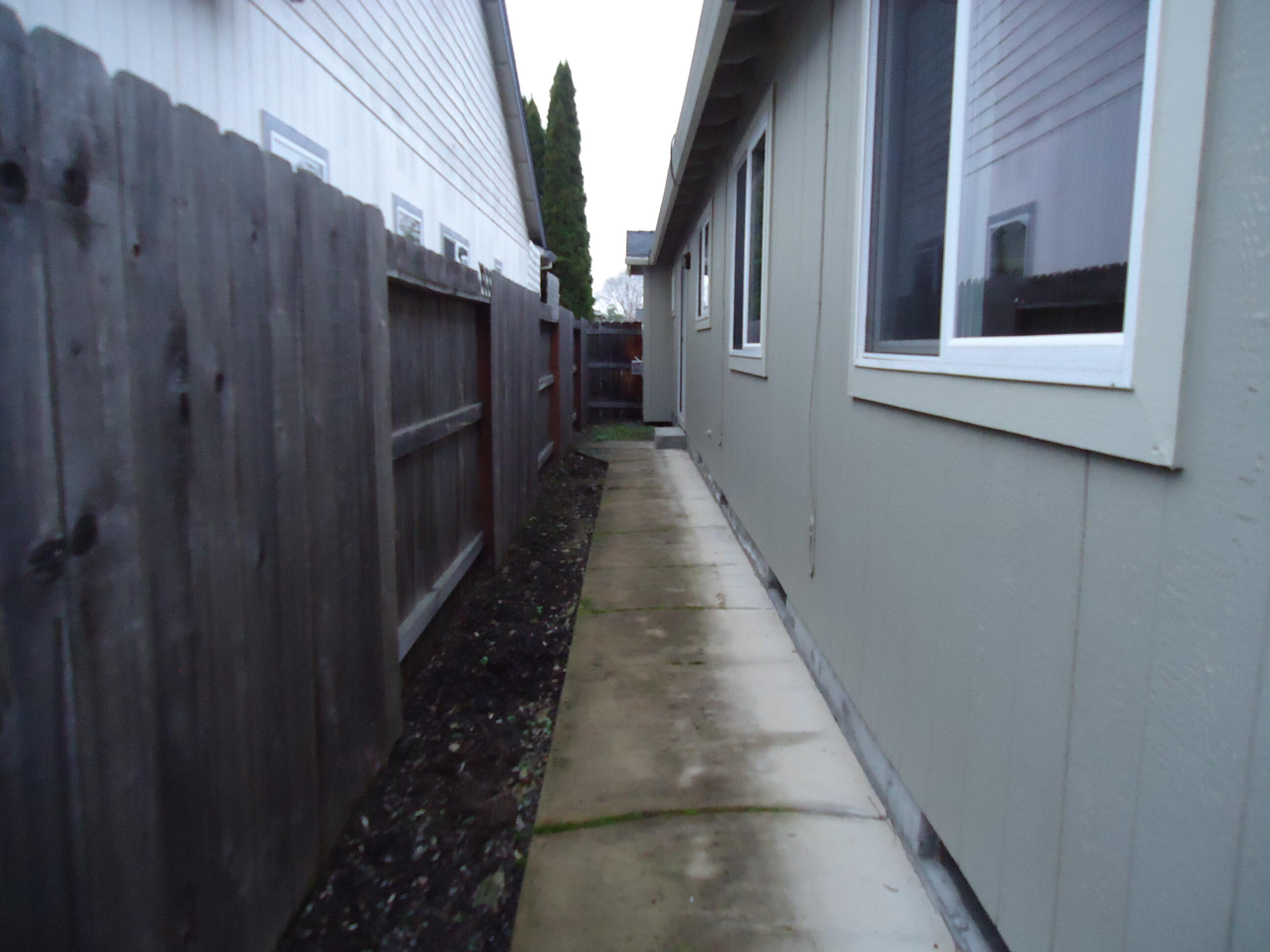 735 South Haskell Street Central Point, OR 97502 - Photo 22 of 25 Gallery Image 22