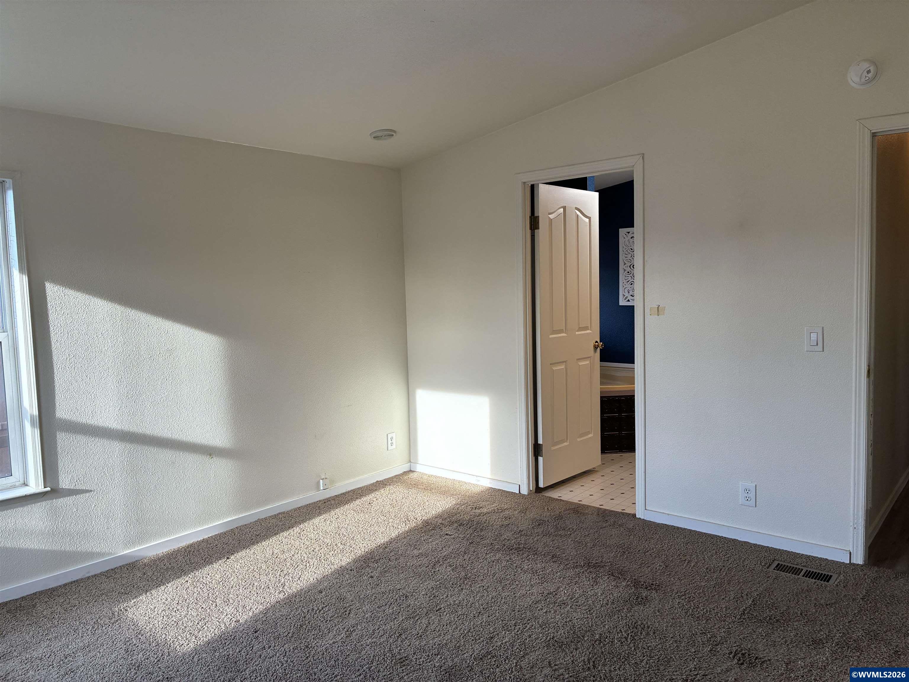 2000 Robins Lane Southeast, Unit 7 Salem, OR 97306 - Photo 26 of 39 a view of an empty room with a window