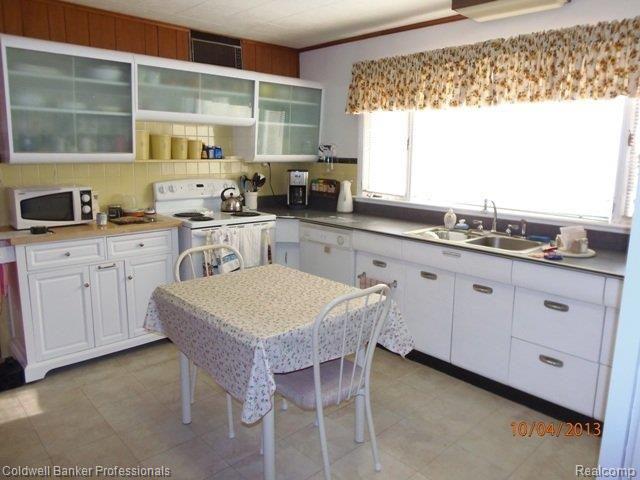 874 Angle Road Lapeer, MI 48446 - Photo 10 of 16 874 Angle kitchen.JPG