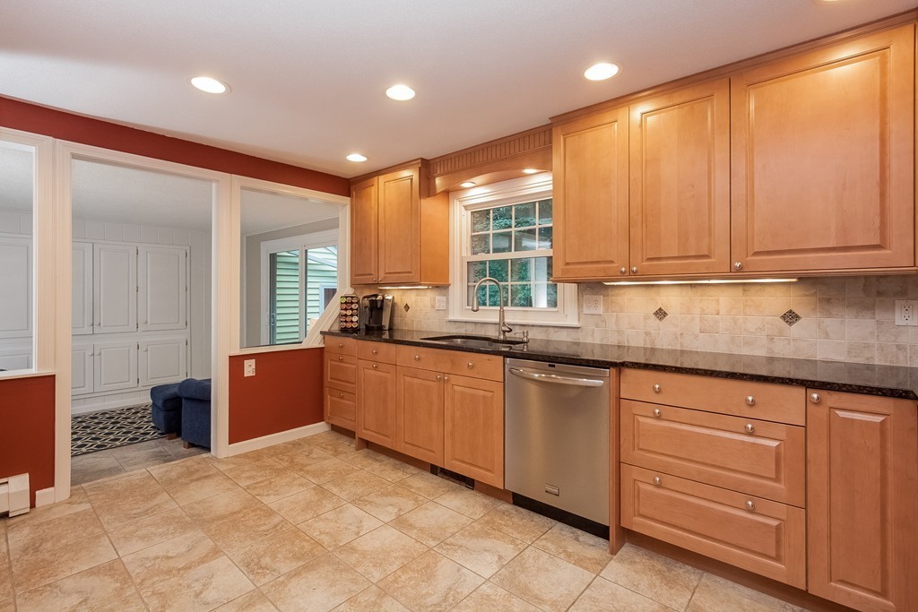 136 Franklin Road Longmeadow, MA 01106 - Photo 12 of 30 Gallery Image 12