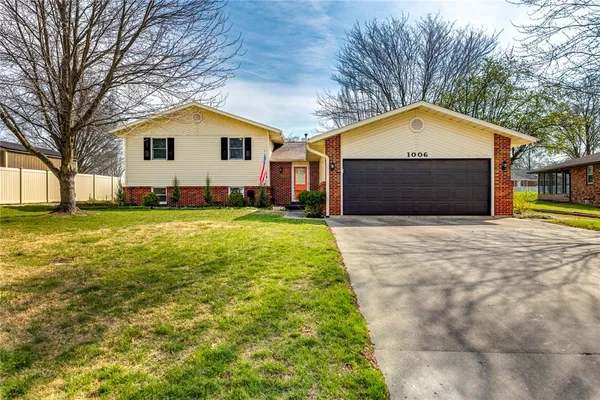 $319,900 | 1006 Cardinal Drive, Effingham, IL 62401