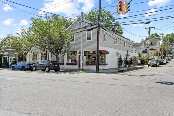 $2,900 | 51 Spring Street, Unit B, Oyster Bay, NY 11771