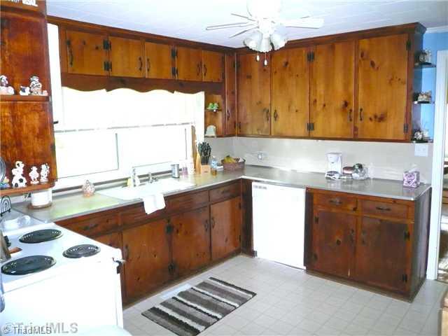 185 Berrymore Road Reidsville, NC 27320 - Photo 7 of 11 Kitchen.
