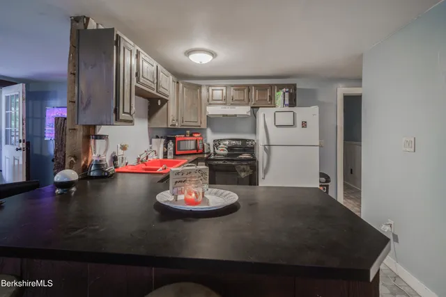 $289,000 | 122 Sandisfield Road, Sandisfield, MA 01255