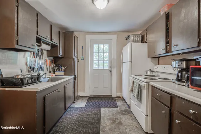 $289,000 | 122 Sandisfield Road, Sandisfield, MA 01255