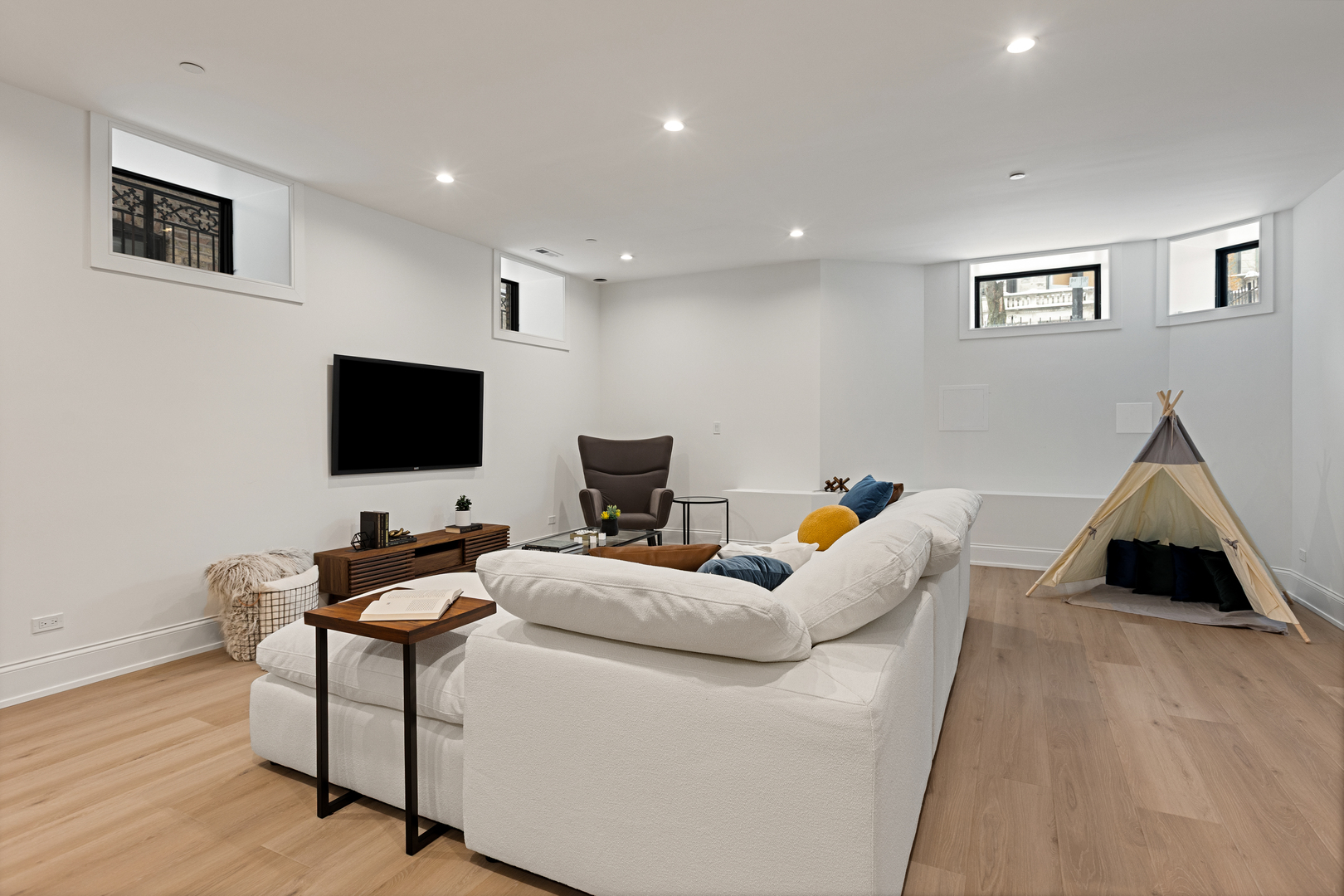 3711 North Magnolia Avenue Chicago, IL 60613 - Photo 44 of 64