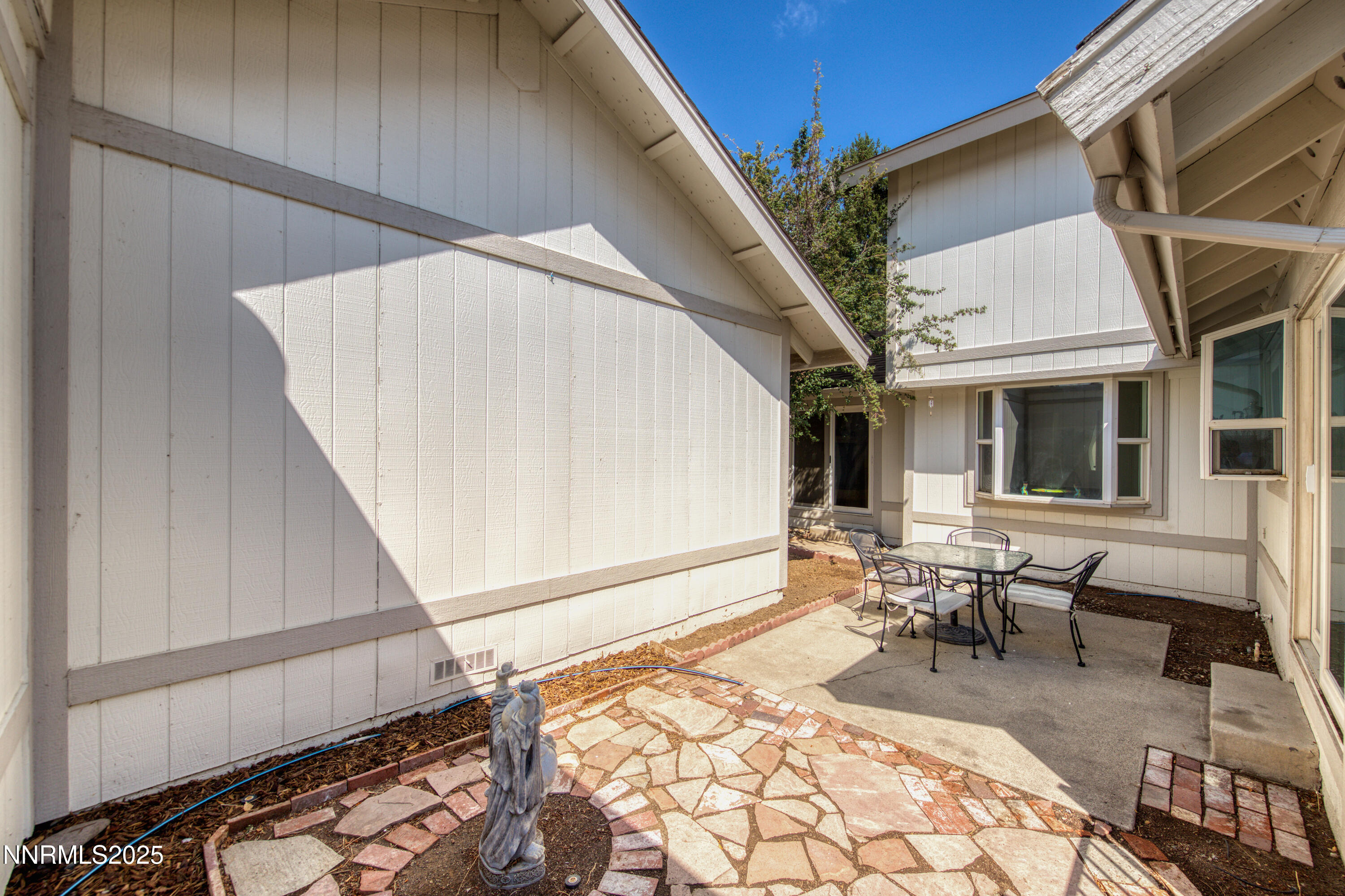 1265 Searchlite Court Reno, NV 89503 - Photo 33 of 43 a view of a patio with table and chairs with wooden floor and fence