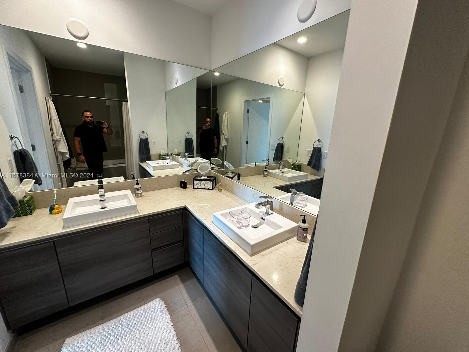 Brickell Miami, FL 33131 - Photo 6 of 18