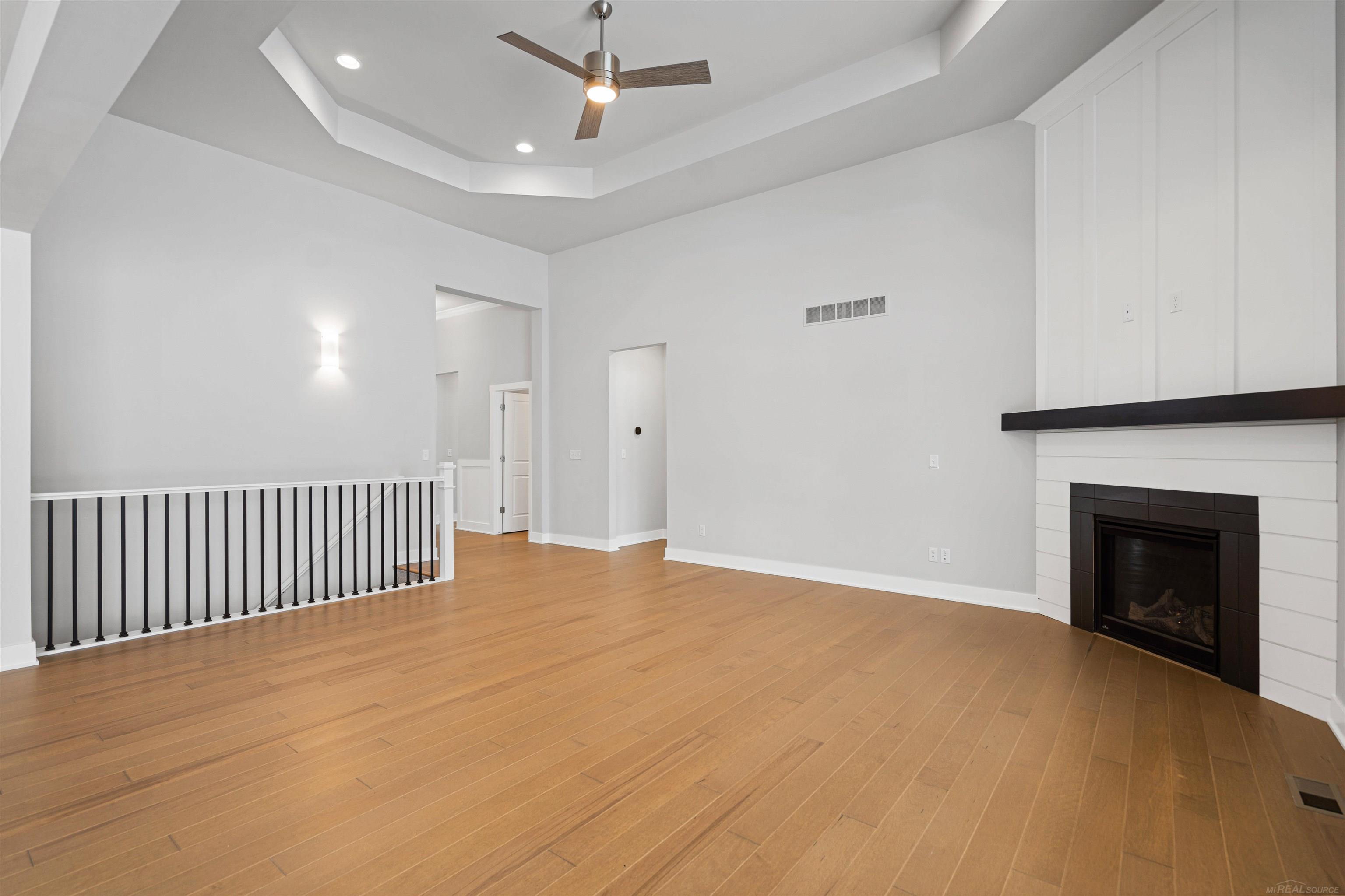 27650 Hagen Road New Baltimore, MI 48051 - Photo 11 of 40 Family Room