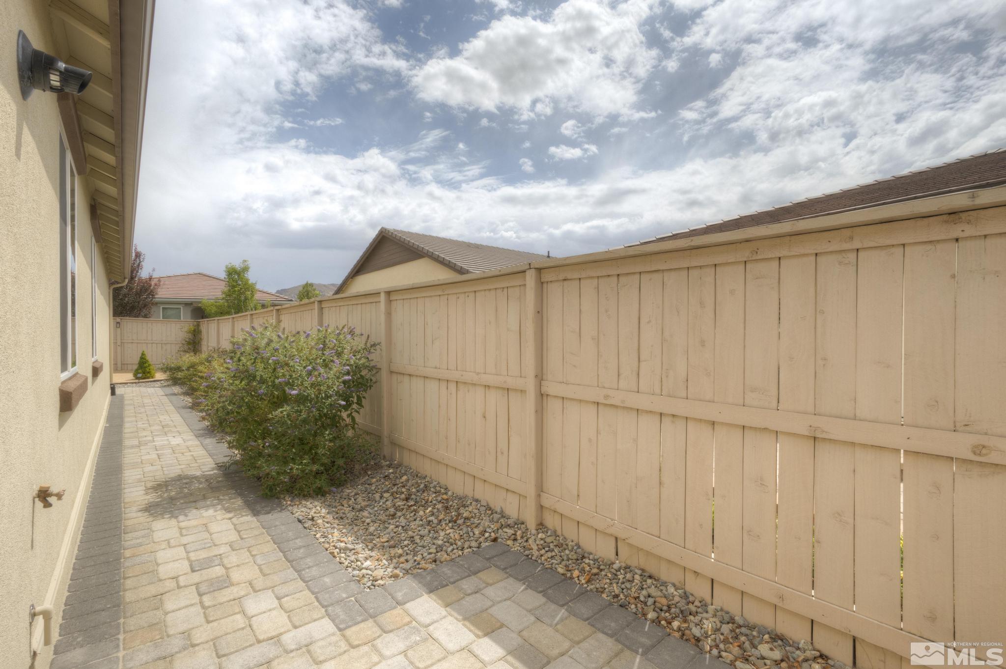 10180 Culiacan Pass Trail Reno, NV 89521 - Photo 31 of 34 a backyard of a house