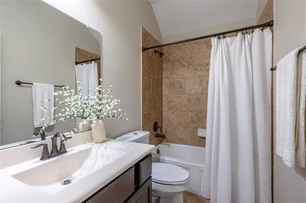 $335,000 | 6719 Strawberry Brook Lane, Dickinson, TX 77539