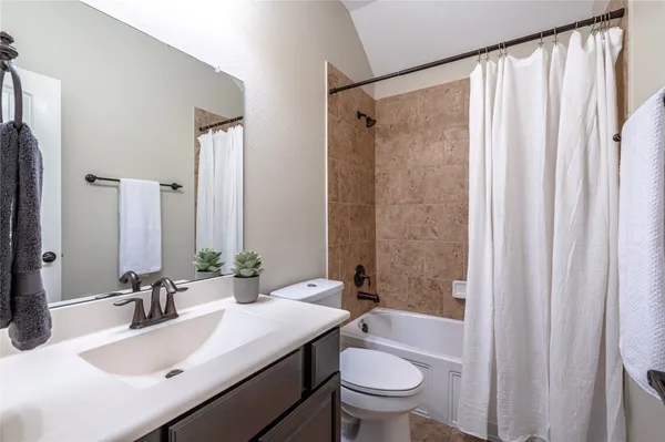 $335,000 | 6719 Strawberry Brook Lane, Dickinson, TX 77539