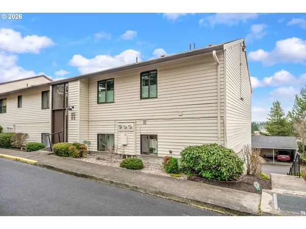$169,900 | 12160 Southwest Royal Court, Unit D, King City, OR 97224
