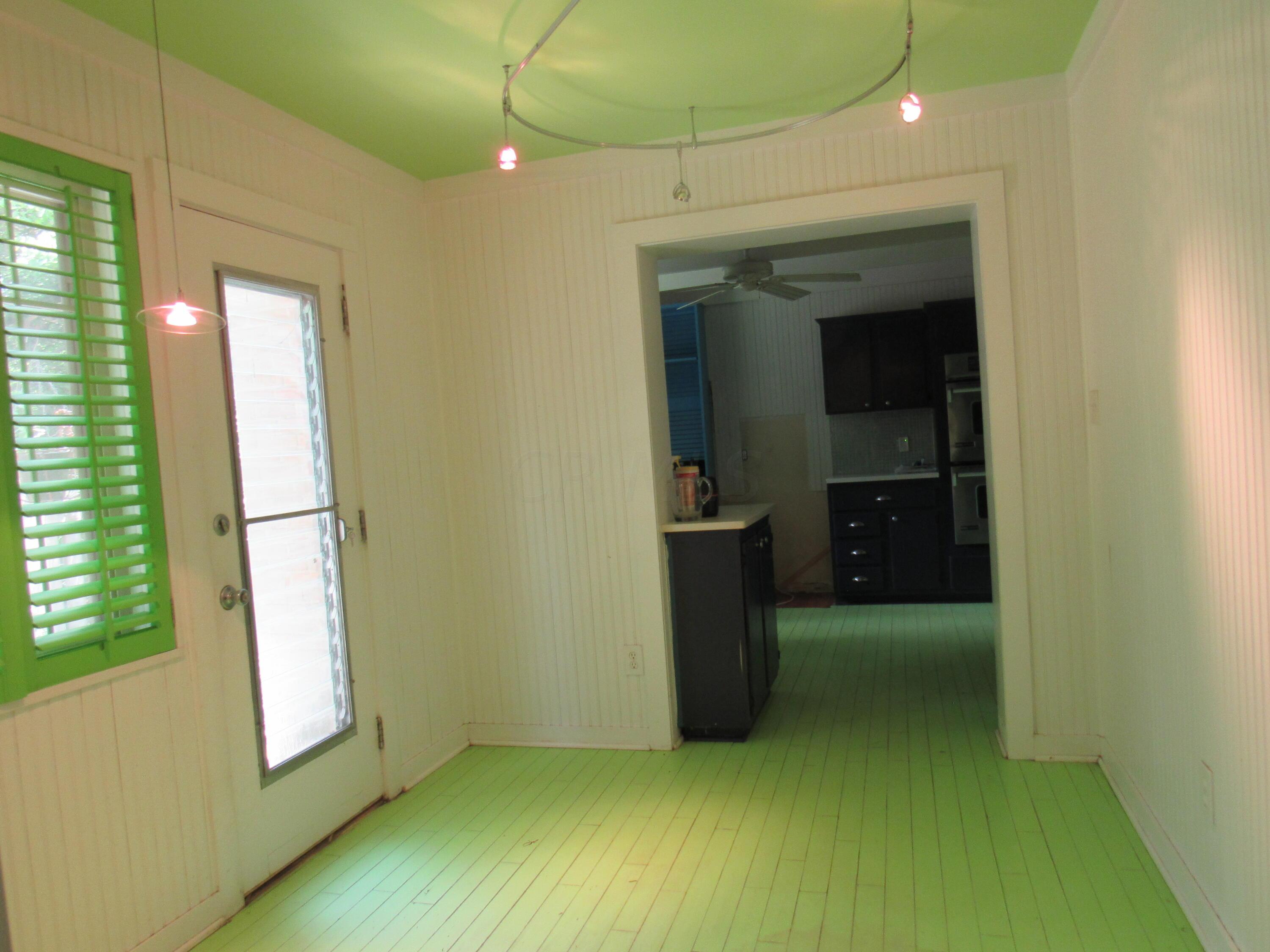 2551 Charing Road, Unit 6 Upper Arlington, OH 43221 - Photo 7 of 29 Dining Area