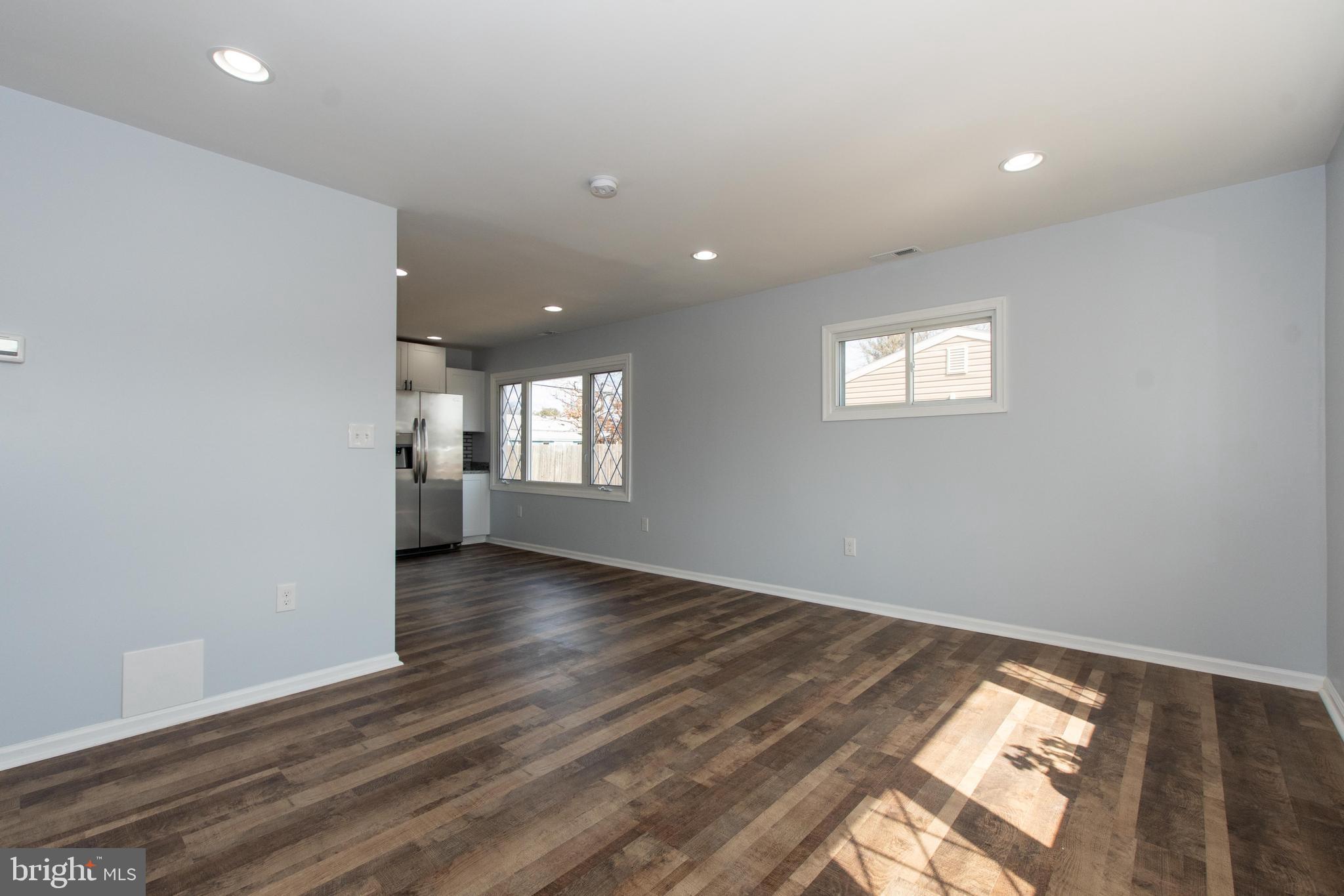 2438 Ellis Road Baltimore, MD 21234 - Photo 5 of 36 Living Room