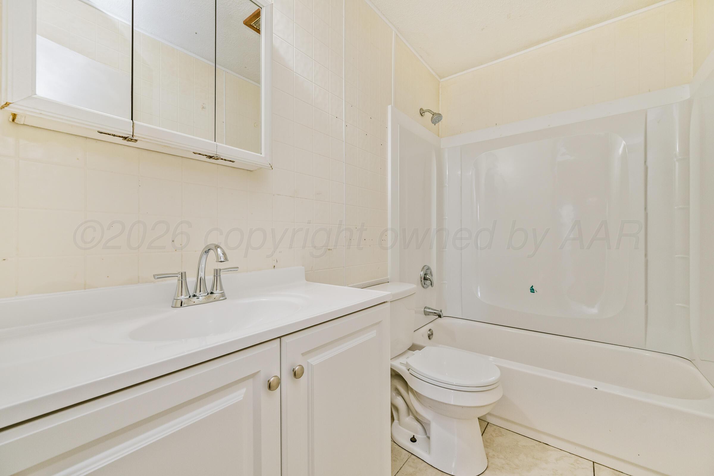3609 South Travis Street Amarillo, TX 79110 - Photo 18 of 21 Bathroom In Main House