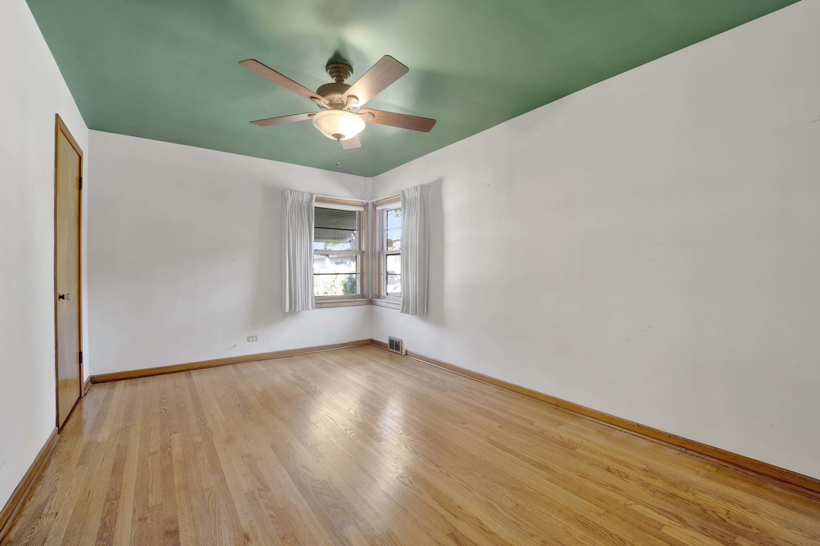 2226 2nd Avenue North Riverside, IL 60546 - Photo 8 of 24 Gallery Image 8