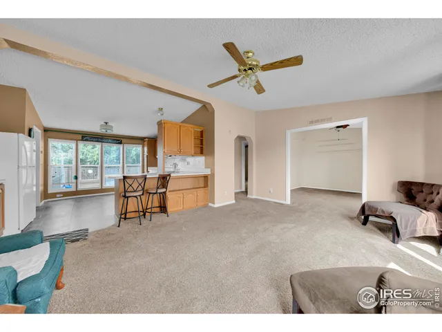 a view of a livingroom with furniture and a ceiling fan