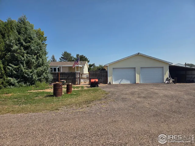 a view of a house with backyard and garden