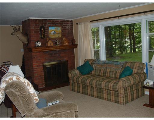 413 Meadow Mist Road Pulaski, PA 16143 - Photo 5 of 17 Living Room.