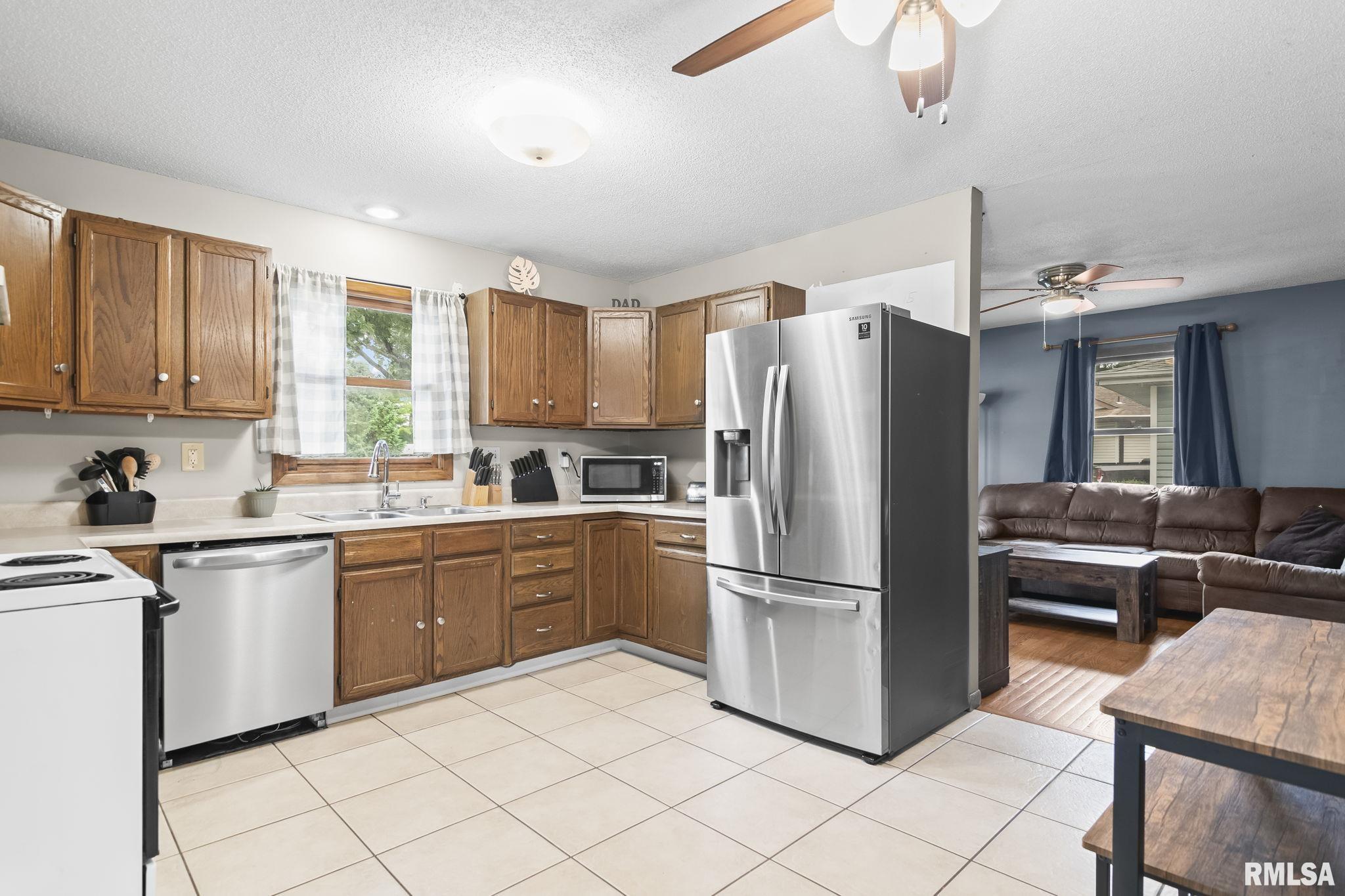 3009 Shadowfax Drive Springfield, IL 62707 - Photo 8 of 27 Gallery Image 8