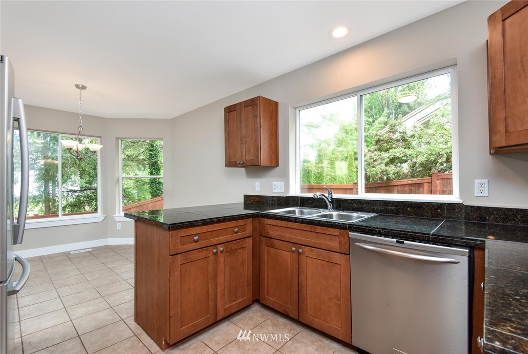 5024 Northeast Sunset Boulevard Renton, WA 98059 - Photo 4 of 12 Gallery Image 4