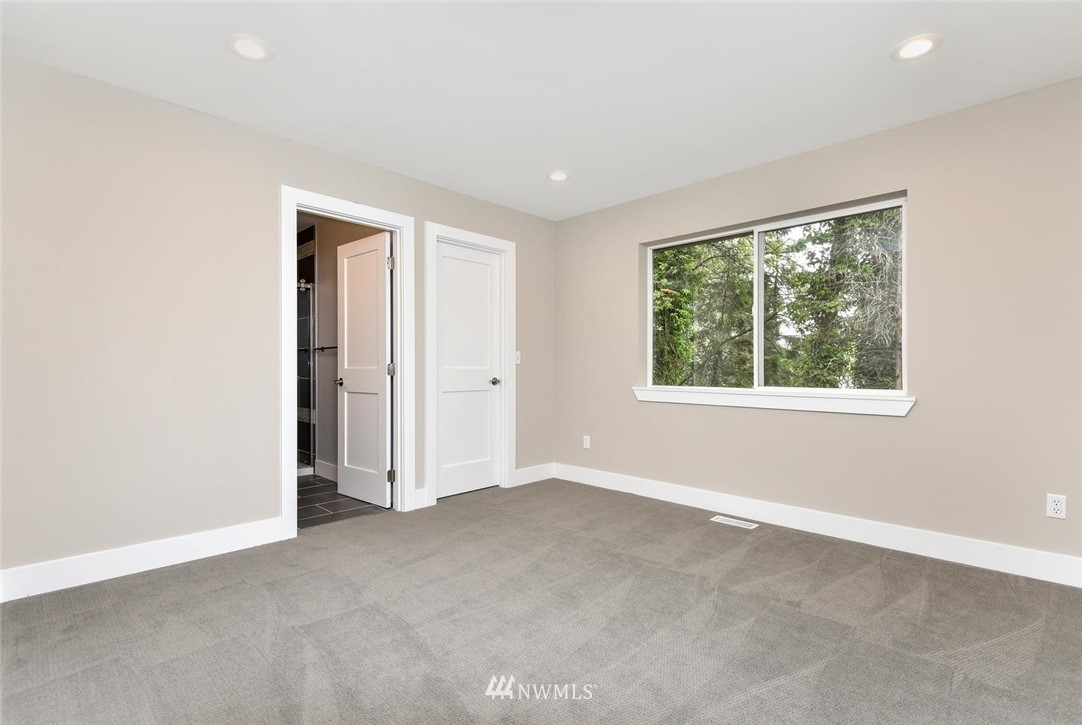 5024 Northeast Sunset Boulevard Renton, WA 98059 - Photo 5 of 12 Gallery Image 5