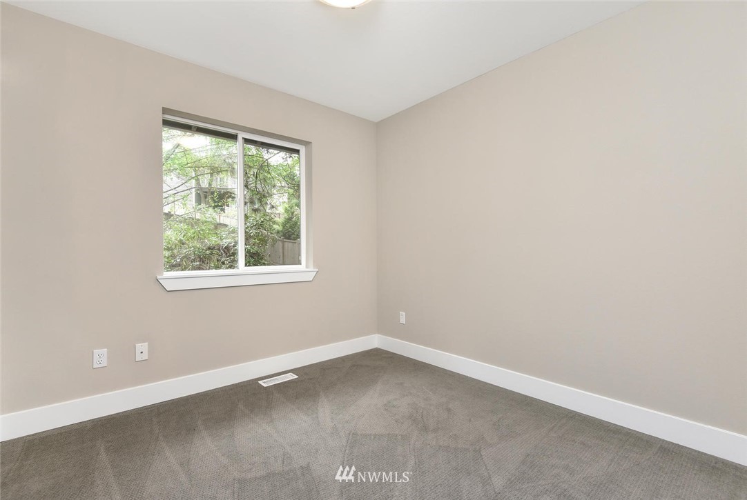 5024 Northeast Sunset Boulevard Renton, WA 98059 - Photo 9 of 12 Gallery Image 9