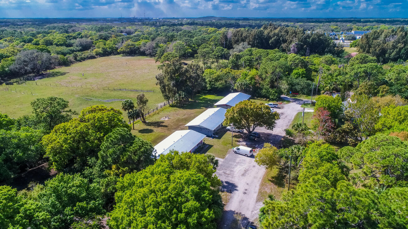2111 Jacobs Road Fort Pierce, FL 34982 - Photo 12 of 14 photo_62971354-1300x866