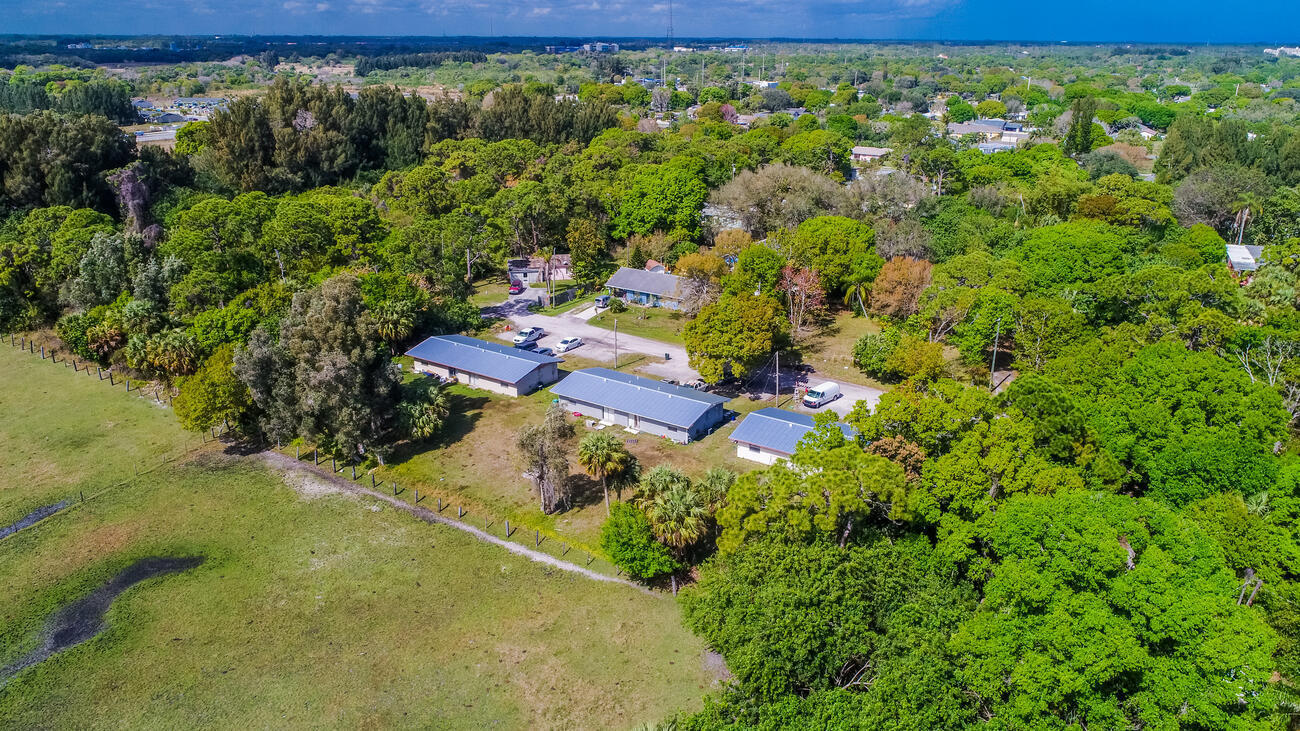 2111 Jacobs Road Fort Pierce, FL 34982 - Photo 8 of 14 photo_62971358-1300x866